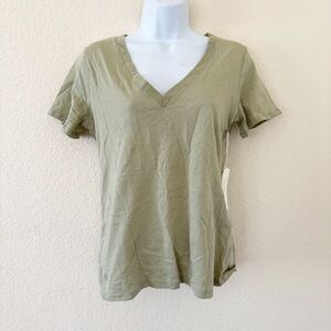 F21 Green v neck Tshirt Size M NEW